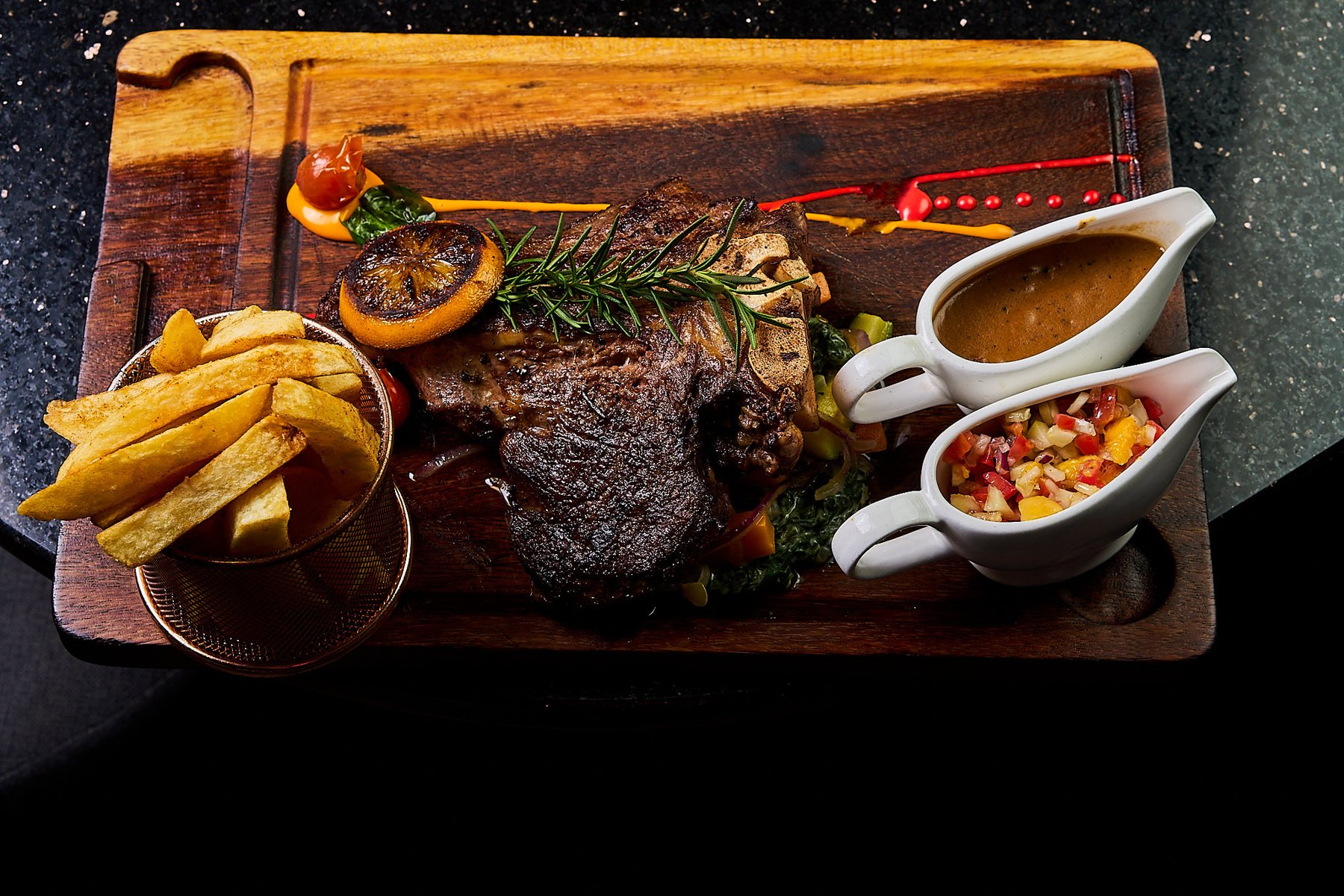 Steak board with fries and pepper sauce